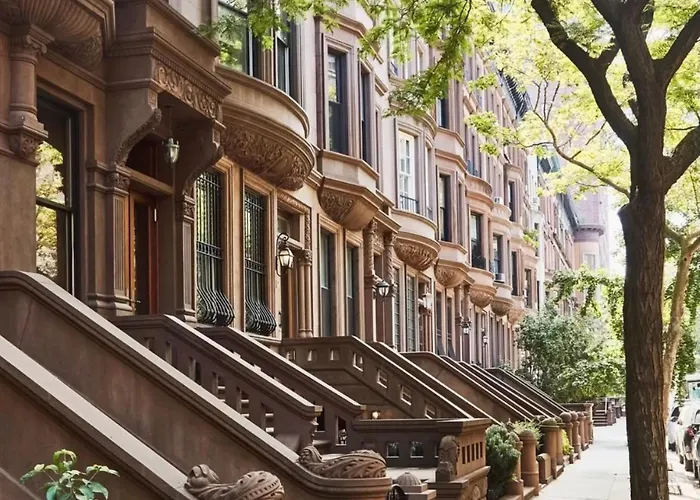 Cozy Townhouse In Manhattan